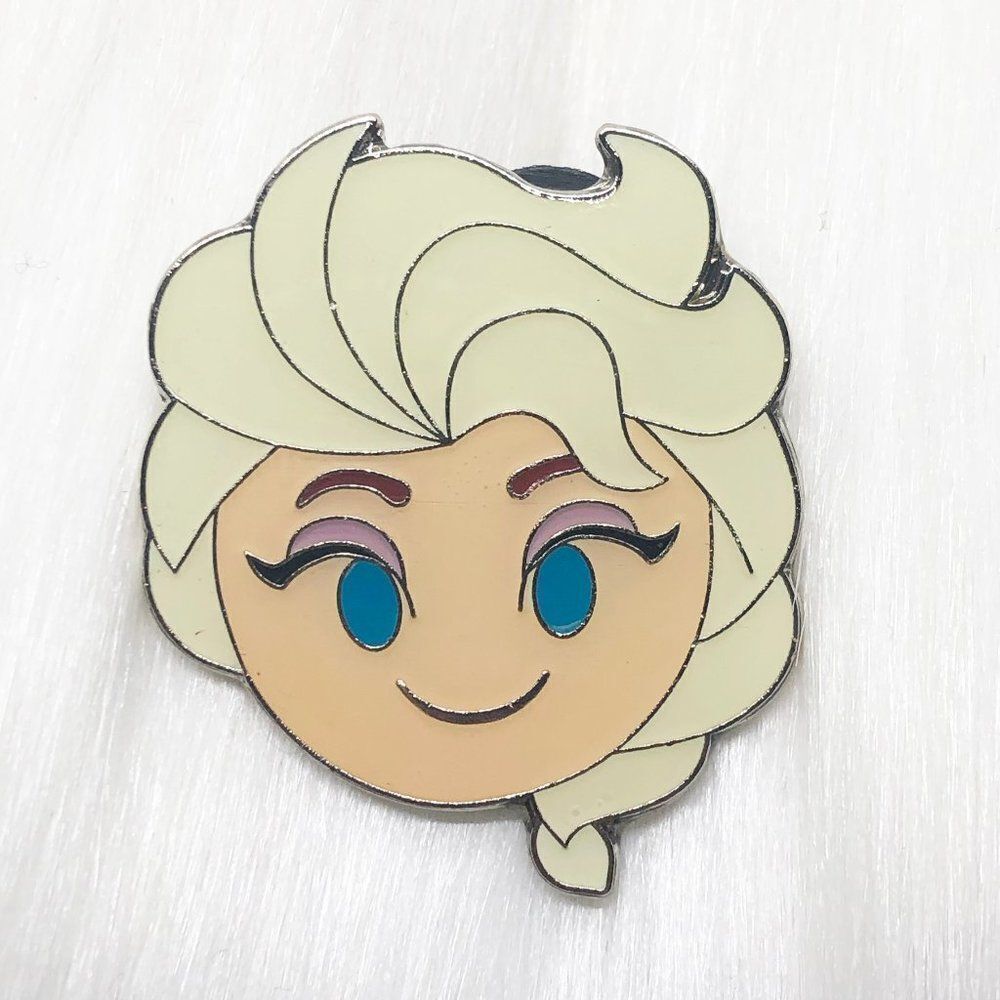 🔮 5/$25 Disney Frozen‎ Elsa Smiling Emoji Pin